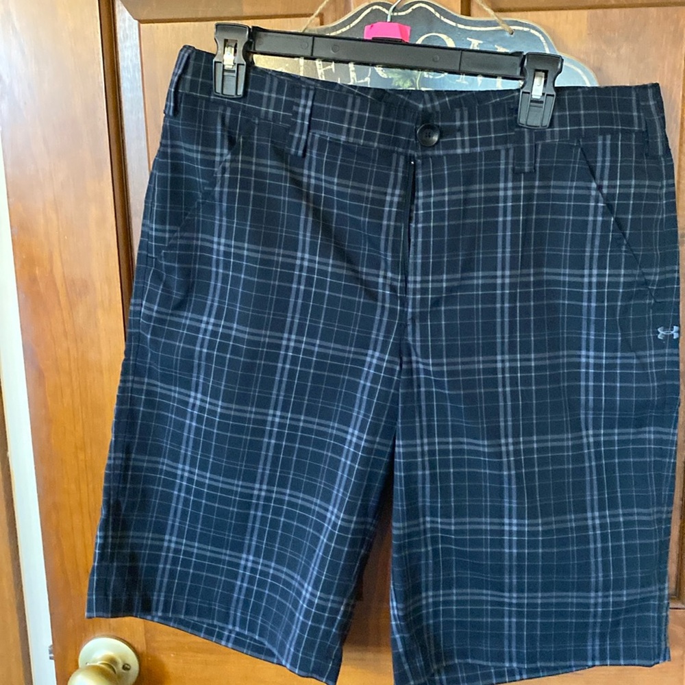 Men’s UA golf shorts